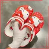 Neue süße Hello Kitty Kid Loch Sandalen Hausschuhe Sandalen Cartoon süße Eva Anime Home Strand Schuhe Sommer Hausschuhe mit Zubehör