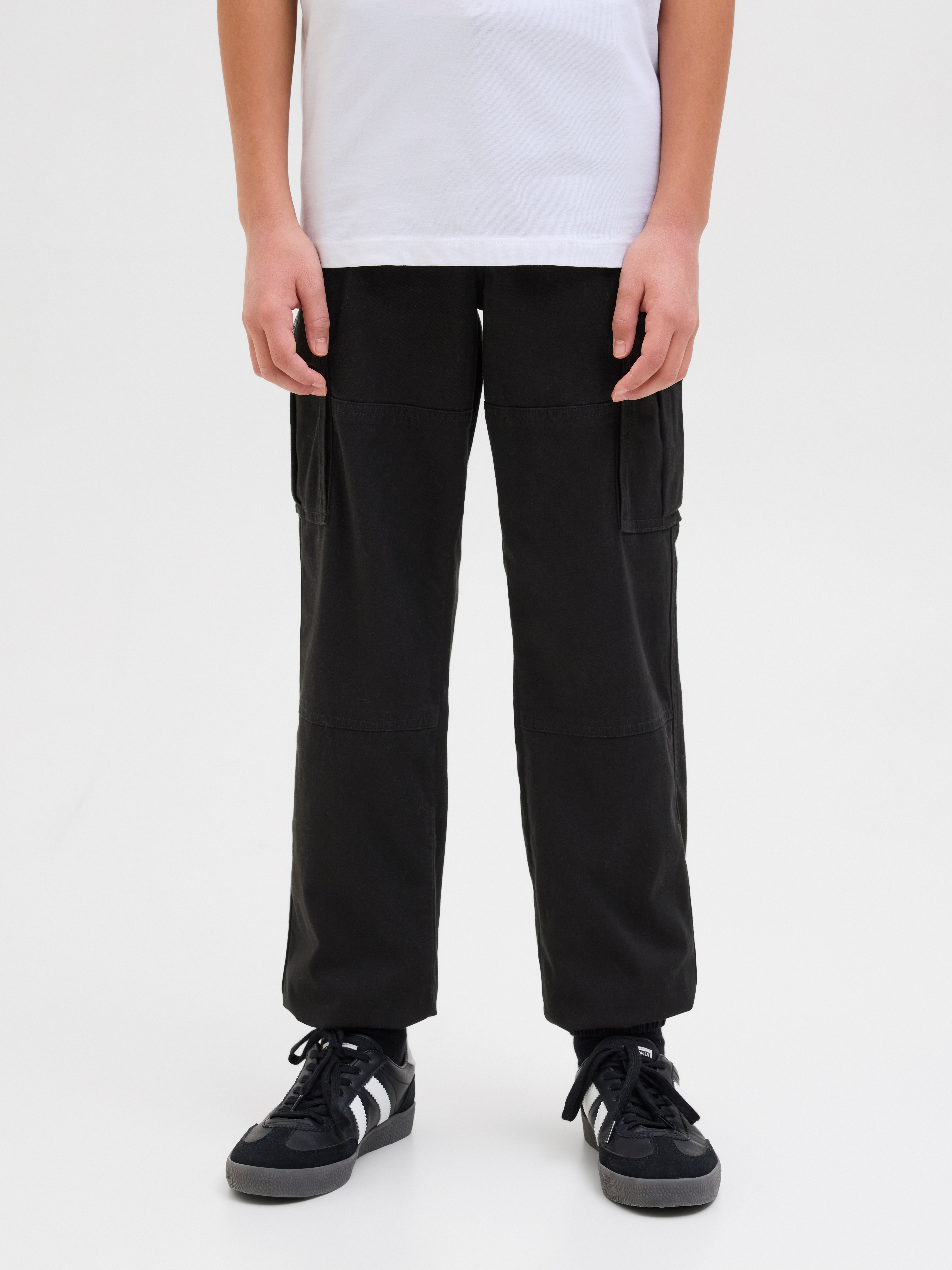 Cargohose JACK & JONES JUNIOR "JPSTKANE JJJONNIE CUFFED CARGO JNR", Jungen, Gr. 128, N-Gr, schwarz, Web, Obermaterial: 98% Baumwolle, 2% Elasthan, unifarben, relaxed fit knöchellang, Hosen Image
