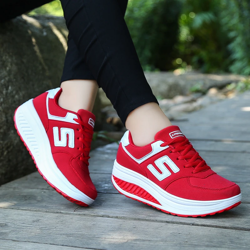 Frühling und Herbst Damenschuhe Leder atmungsaktiv modische Damen-Schaukelschuhe lässige Sportschuhe trendige Damenschuhe