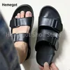 Schwarze Lederhausschuhe, Doppelschnalle, Herrenschuhe, runde Zehen, flache Schuhe, verschleißfeste, einfarbige Freizeitschuhe, handgefertigte Herrensandalen