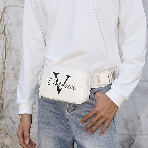 Personalisierte weiße Umhängetasche mit Namen und individuellen Initialen, minimalistisches Modeaccessoire für jeden Tag – einzigartiges individuelles Geschenk für Freunde Image