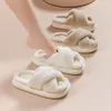 Flauschige Hausschuhe für Damen, modische Designer-Winterschuhe für Damen, für den Innenbereich, lässig, Plüsch, Plateauschuhe, elegant, große Größe