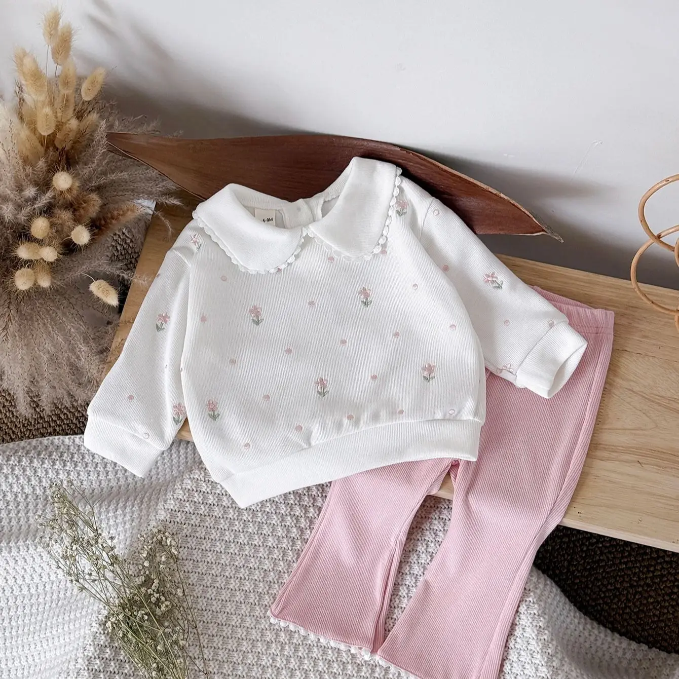 Frühlings- und Herbst-Babykleidung, süßer, mit Blumen bestickter Kapuzenpullover + rosa Trompetenhose, süßes, weiches, süßes Baby-Set Image