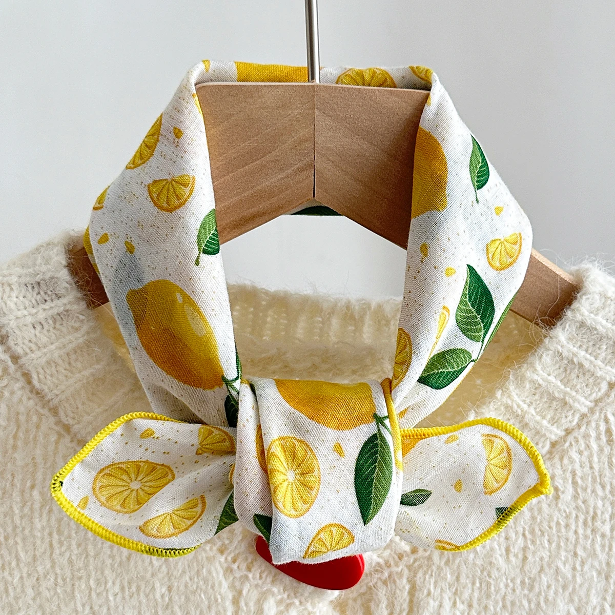 1 Stück 53 x 53 cm frischer, zitronenbedruckter quadratischer Schal, Turban, europäischer und amerikanischer vielseitiger Schal, geeignet für den täglichen Gebrauch Image