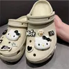 10 Stück Harz süße Hello Kitty Blütenblatt Schuhe Zubehör Clogs, Sandalen, dekorative Schuh Charms Schwarz und Weiß Serie Weihnachten Gif