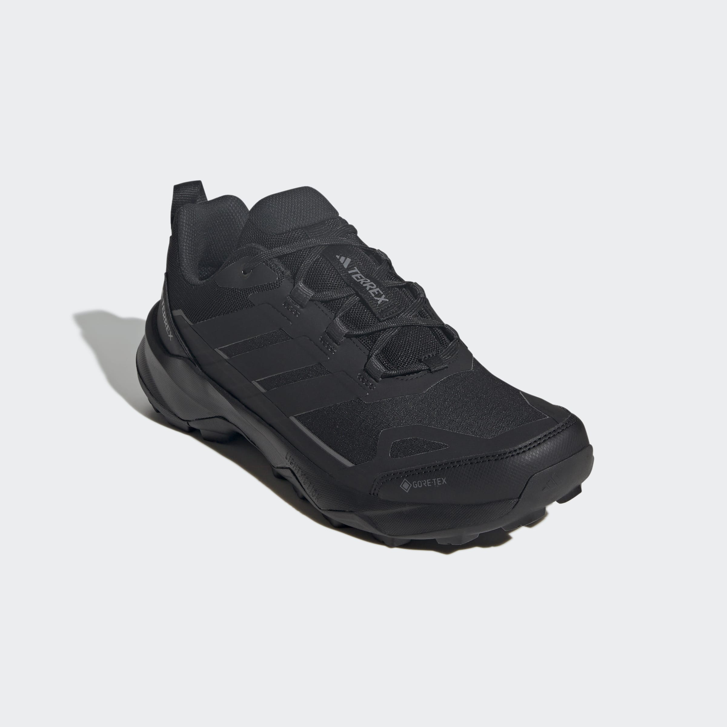 Wanderschuh ADIDAS TERREX "TERREX SKYCHASER AX5 GORE-TEX", Damen, Gr. 42,5, schwarz (core schwarz, core schwarz, carbon), Synthetik, Textil, Schuhe Wanderschuh, wasserdicht, Topseller