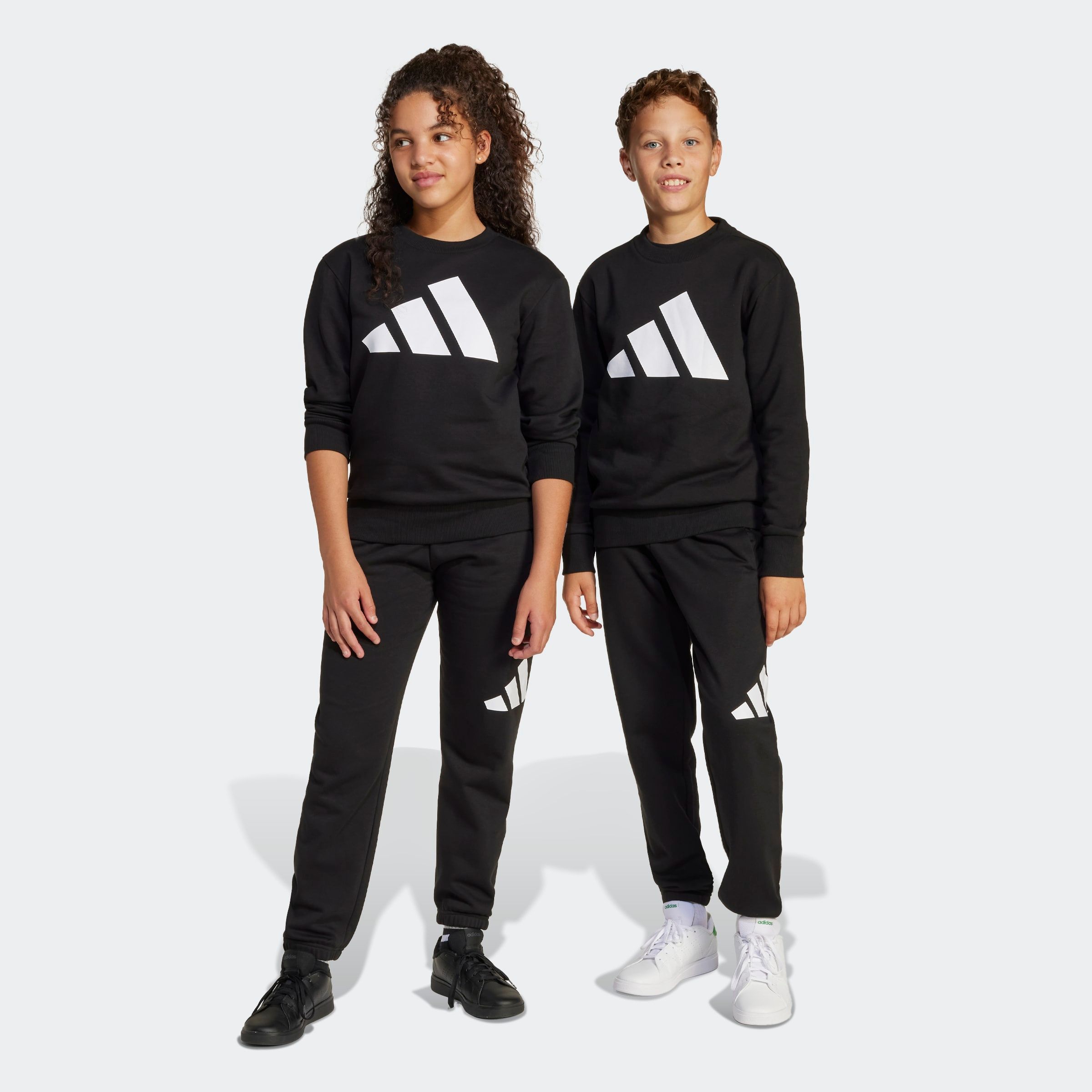 Trainingsanzug ADIDAS SPORTSWEAR "J BL FL JOG 240", Kinder, Gr. 152, schwarz, weiß, Obermaterial: 70% Baumwolle, 30% Polyester, Sportanzüge Image