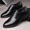 Große Größe Einfarbig Leder Schuhe für Männer Weiche Sohle Neue Designer Mode Casual Schuh Männlichen Frühling Herbst Spitze Kleid Schuhe Mann