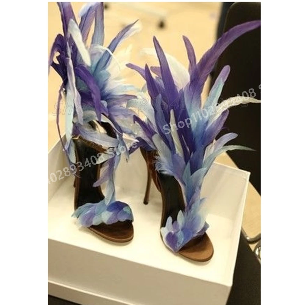 Mehrfarbige Feder-Dekor Laufsteg-Sandalen Offene Zehen Stiletto High Heels Heiße Mädchenmode 2025 Neue Damenschuhe Sommer Para Mujere Image