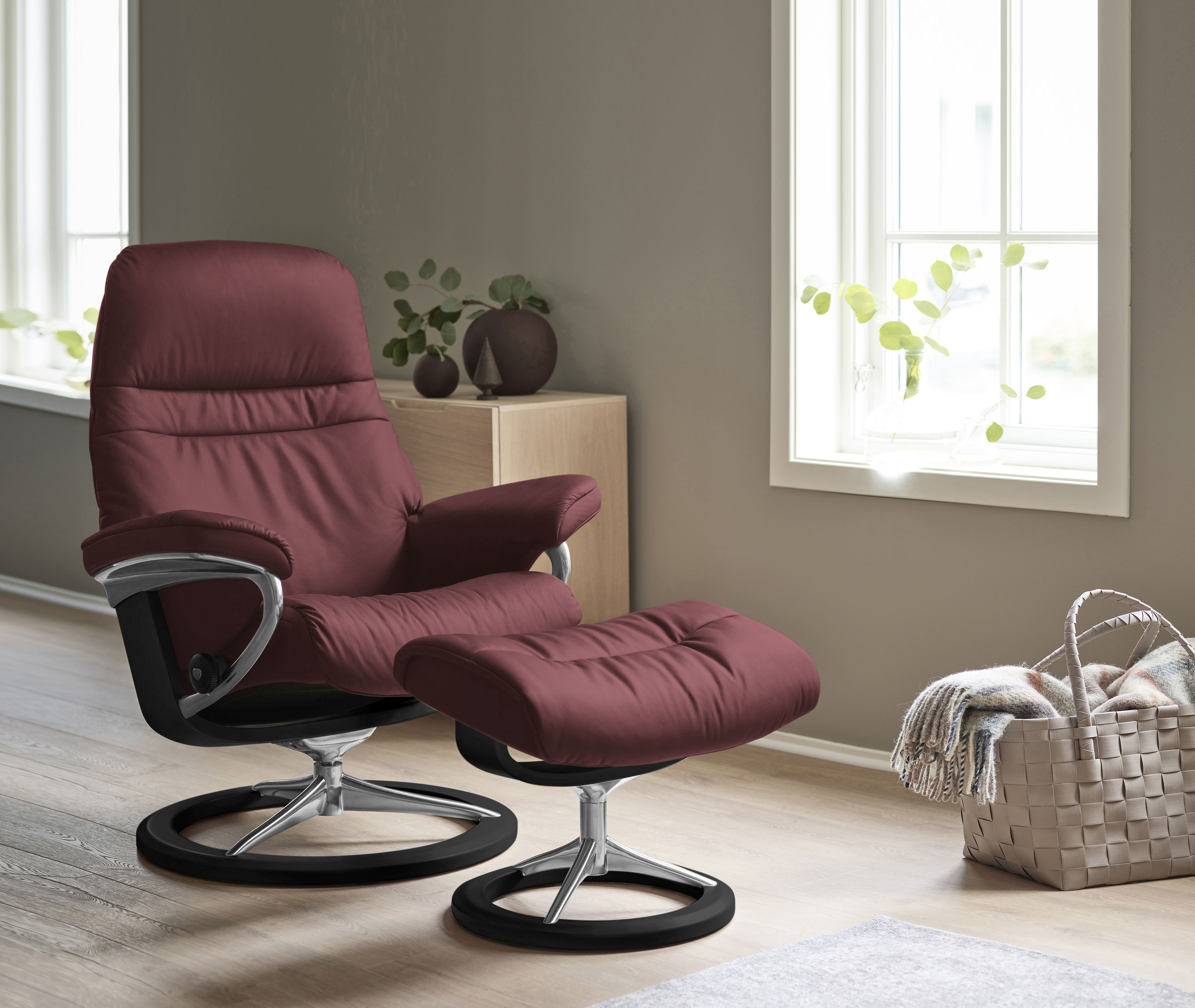 Relaxsessel STRESSLESS "Sunrise", rot (bordeaux batick), B:79cm H:103cm T:73cm, Leder BATICK: BATICK ist ein leicht korrigiertes, durchgefärbtes und genarbtes Möbelleder, bei dem die meisten Unebenheiten und Spuren in der Regel entfernt... Image