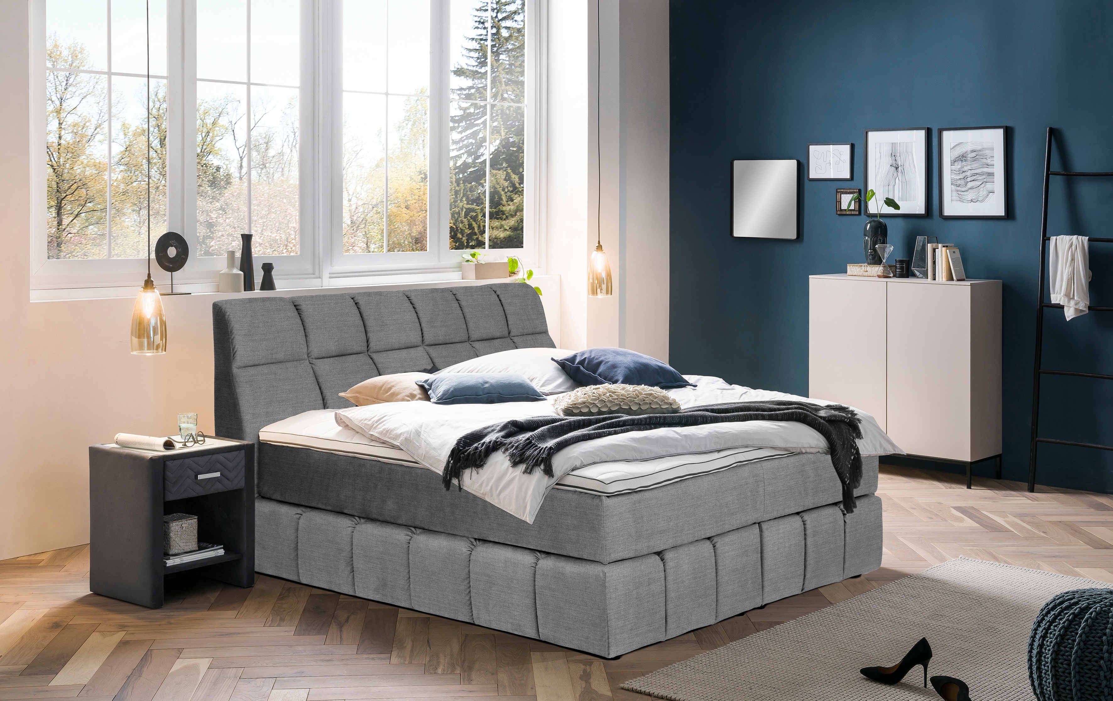 Boxspringbett PLACES OF STYLE "Paxton", grau (light grau), Flachgewebe LEINENOPTIK Polyester Topper Premium pro, Liegefläche B/L: 180cm x 200cm Betthöhe: 55cm, Gewicht bis: 120 kg + 120 kg H4 + H4, 7-Zonen-Taschen-Federkernmatratze, Komplettbetten,... Image