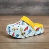 Kinder Sandalen PU Leder Sommer Strand Schuhe Druck Für Kinder Atmungsaktive Weiche Dicke Unterseite Khaki Gelb Schuhe Größe 26-38