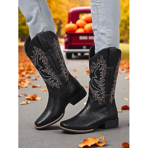 braune bestickte Cowboystiefel für Damen – klassische Stiefel im Westernstil bis zur Wadenmitte für Herbstfeste, Farmarbeit und Country-Konzerte Image