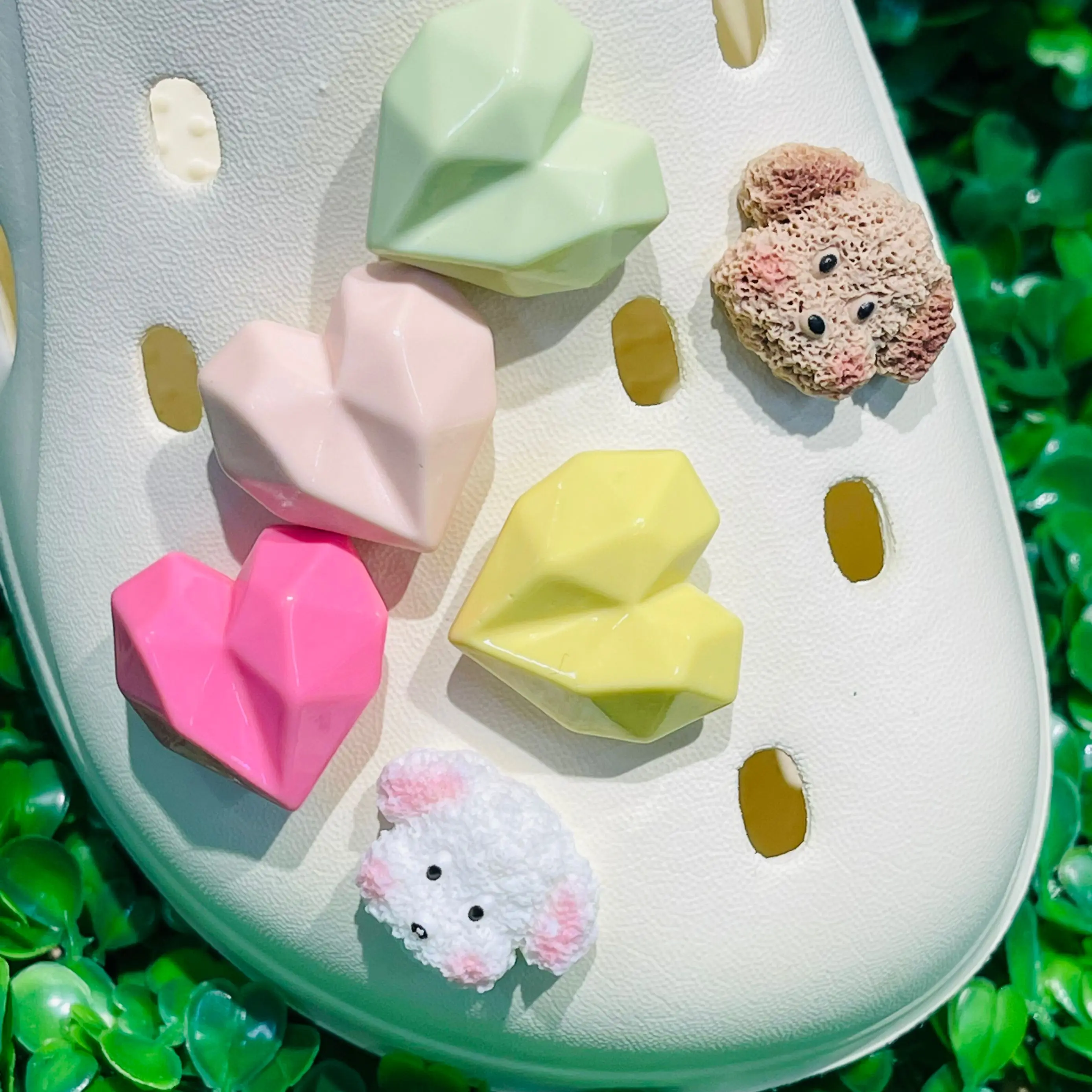 6-50 stücke 3D Herz-förmigen Hund Schuh Schnalle Sandale Zubehör DIY PVC Schuhe Charms Clogs Pins decor Kinder Frau Party Geschenk