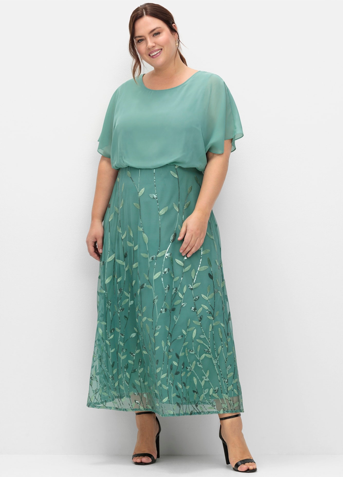 Abendkleid SHEEGO "Abendkleid", Damen, Gr. 52, Normalgrößen, grün (rauchgrün), 100% Polyester, Spitze:100% Polyester, unifarben, lang, Rundhals, Kleider Abendkleid