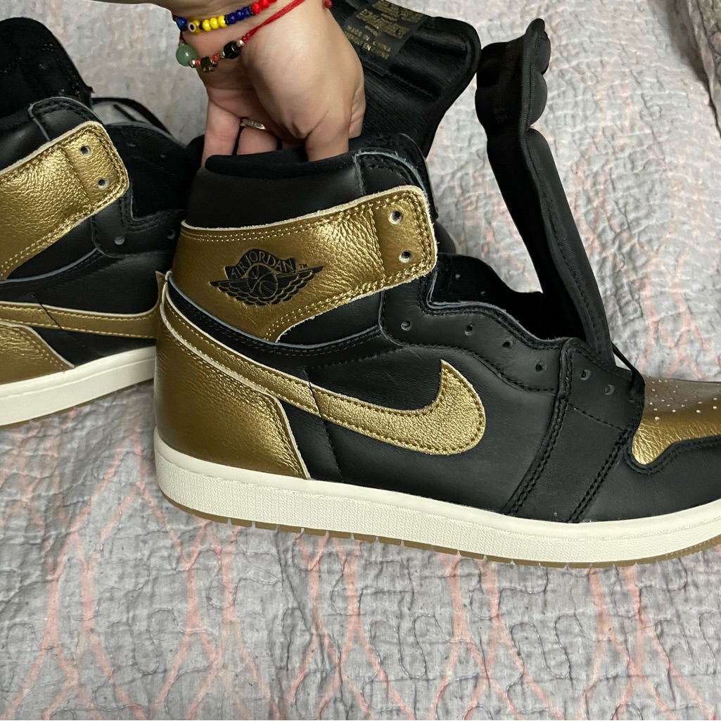 Nike Shoes | Air Jordan 1 Retro High Og Black Metallic Gold Men's Shoes Dz5485-071 Size 11m | Color: Black/Gold | Size: 11