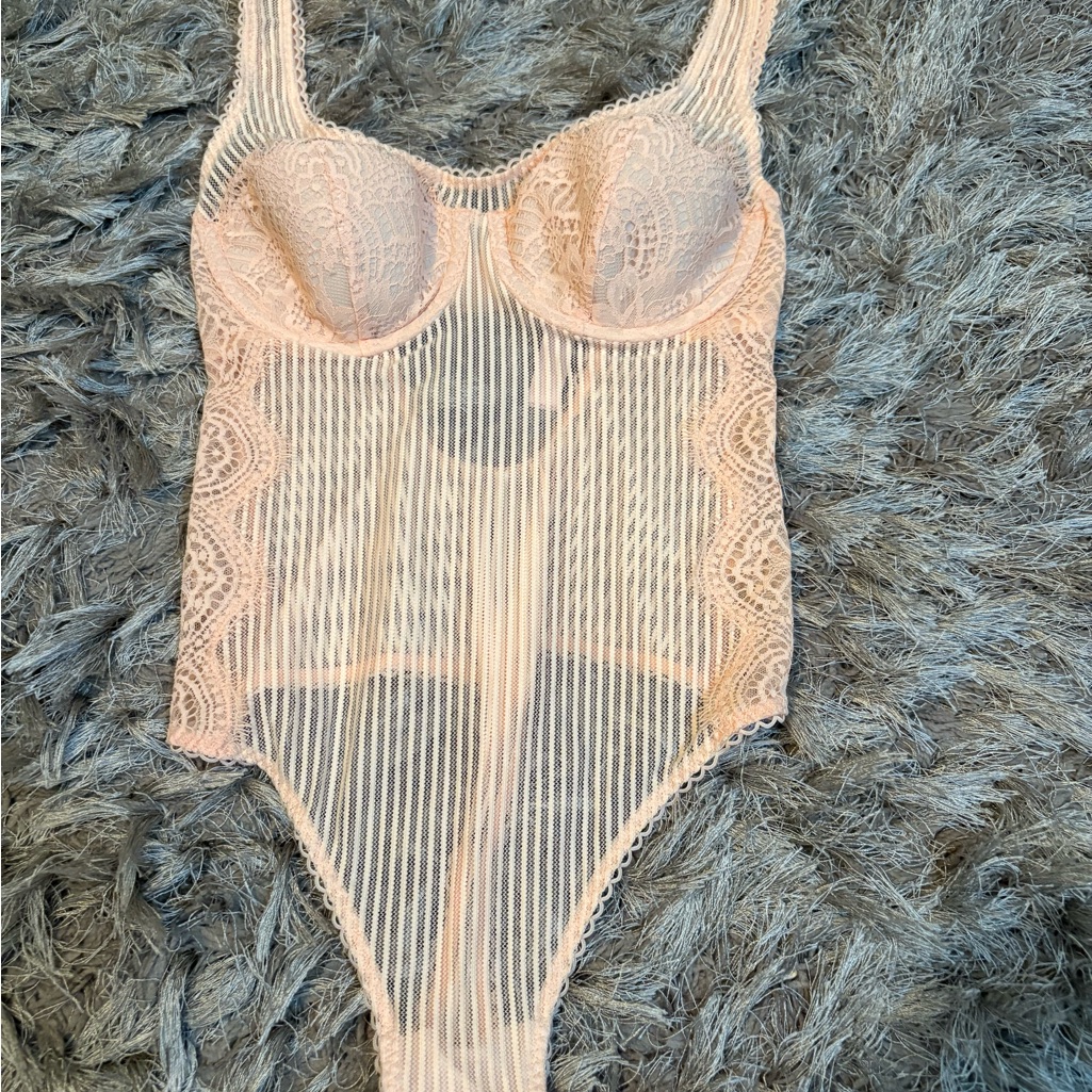 Victoria's Secret Intimates & Sleepwear | Victoria's Secret Cream Ribbed Bra Intimates | Color: Cream | Size: 32b