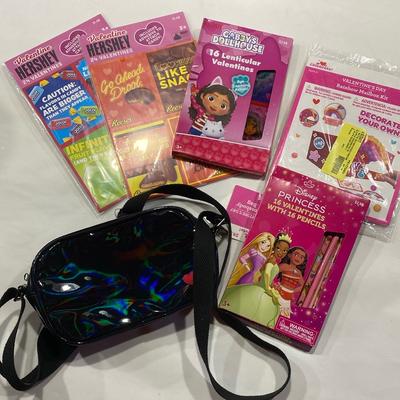 Disney Party Supplies | Girls Valentine’s Day Party Gift Set Bundle Cards, Purse Diy Mailbox Disney New | Color: Black/Pink | Size: Os