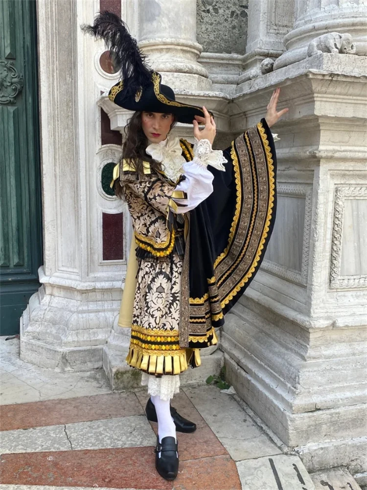 Historisches Rokoko-viktorianisches Kostüm für Herren aus dem 17. Jahrhundert, Uniform Louis Barbara VI-Ära, französisches Gericht, aristokratisches, luxuriöses Ball Go Image