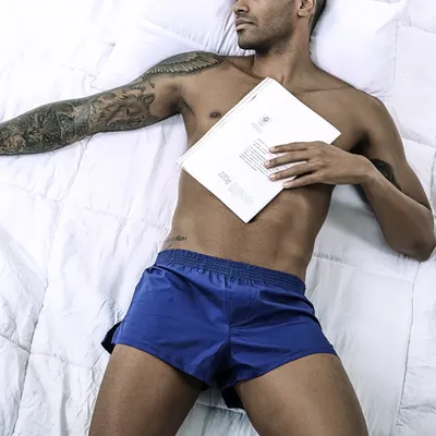 Baumwoll-Herrenunterwäsche. Herren-Boxershorts mit losen Pfeilhosen. Dünne Baumwollshorts mit großem Sommer-Boxershorts Image