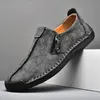 Handgefertigte Leder-Herrenschuhe, lässige Slip-on-Müßiggänger für Herren, Designer-Mokassins mit weicher Sohle, bequeme Anti-Rutsch-Wanderschuhe in Übergröße