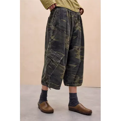 BDG Dallas Camo Crop Trousers - Dark Green S at Urban Outfitters