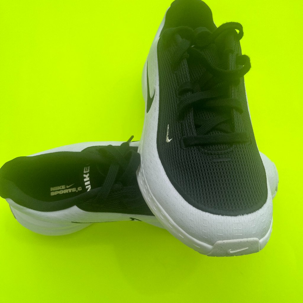 Nike Shoes | Zapatos Deportivos Nike Modernos, Color Blanco/Negro. | Color: Black/White | Size: 9