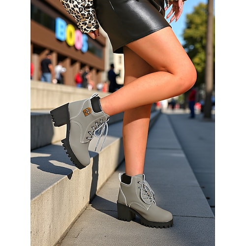 rosafarbene Damenstiefeletten zum Schnüren mit klobigen Absätzen und Profilsohle – trendiges Urban-Fashion-Schuhwerk für Streetstyle-Outfits Image
