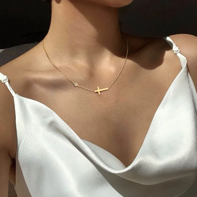 Zarte zierliche seitliche Kreuz-Halsketten-Anhänger für Damen, Edelstahl, dünne Kette, christlicher Schmuck Image