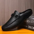Mezze pantofole da uomo in pelle estiva Scarpe casual da uomo traspiranti Scarpe da guida pigre slip-on Comode mocassini da passeggio Mocassini
