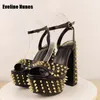 Gold Niet Plattform Punk Sandalen Peep Toe Blockabsatz Seite Air Punk Schnalle Riemen Frauen Sexy Schuhe Schwere Arbeit Große Größe Sommer