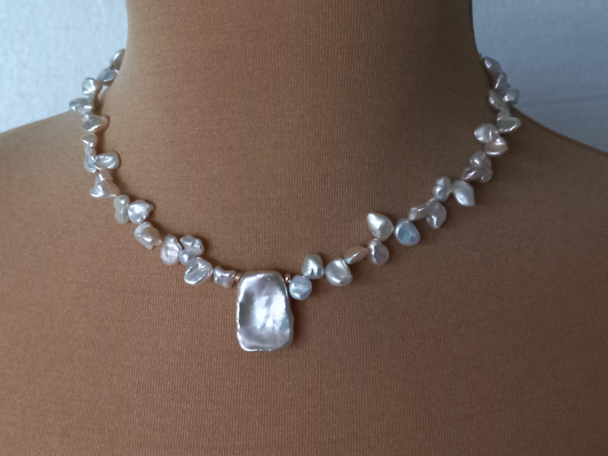 Collana con ciondolo di perle Keshi, collana di perle d'acqua dolce, collana di perle barocche, collana con ciondolo di perle dorate, perle Keshi, reg