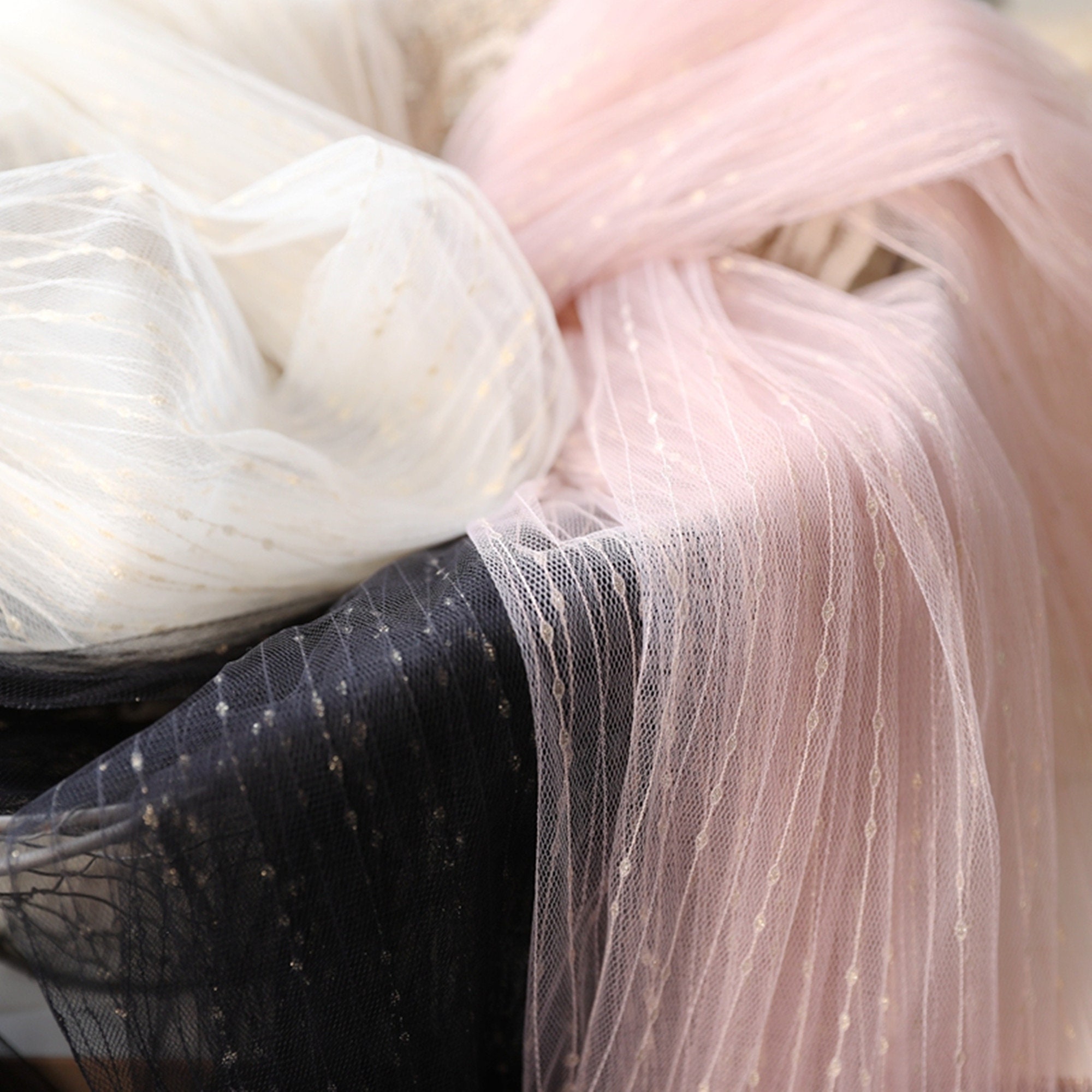 Tessuto in pizzo di tulle morbido a strisce squisito, tessuto in pizzo di tulle a rete con pois dorati per fodera di abiti da sposa, abito tutù, abito