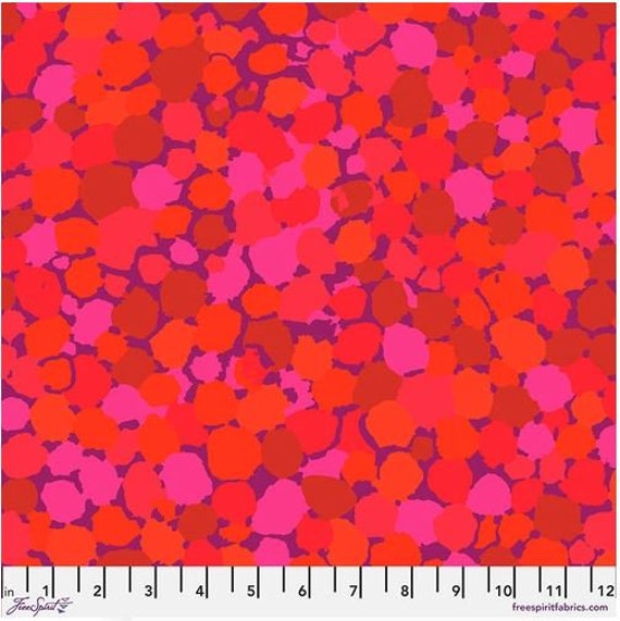Kaffe Fassett - Riflessi in fucsia dalla collezione Kaffe Fassett Collective Classics di FreeSpirit Fabric