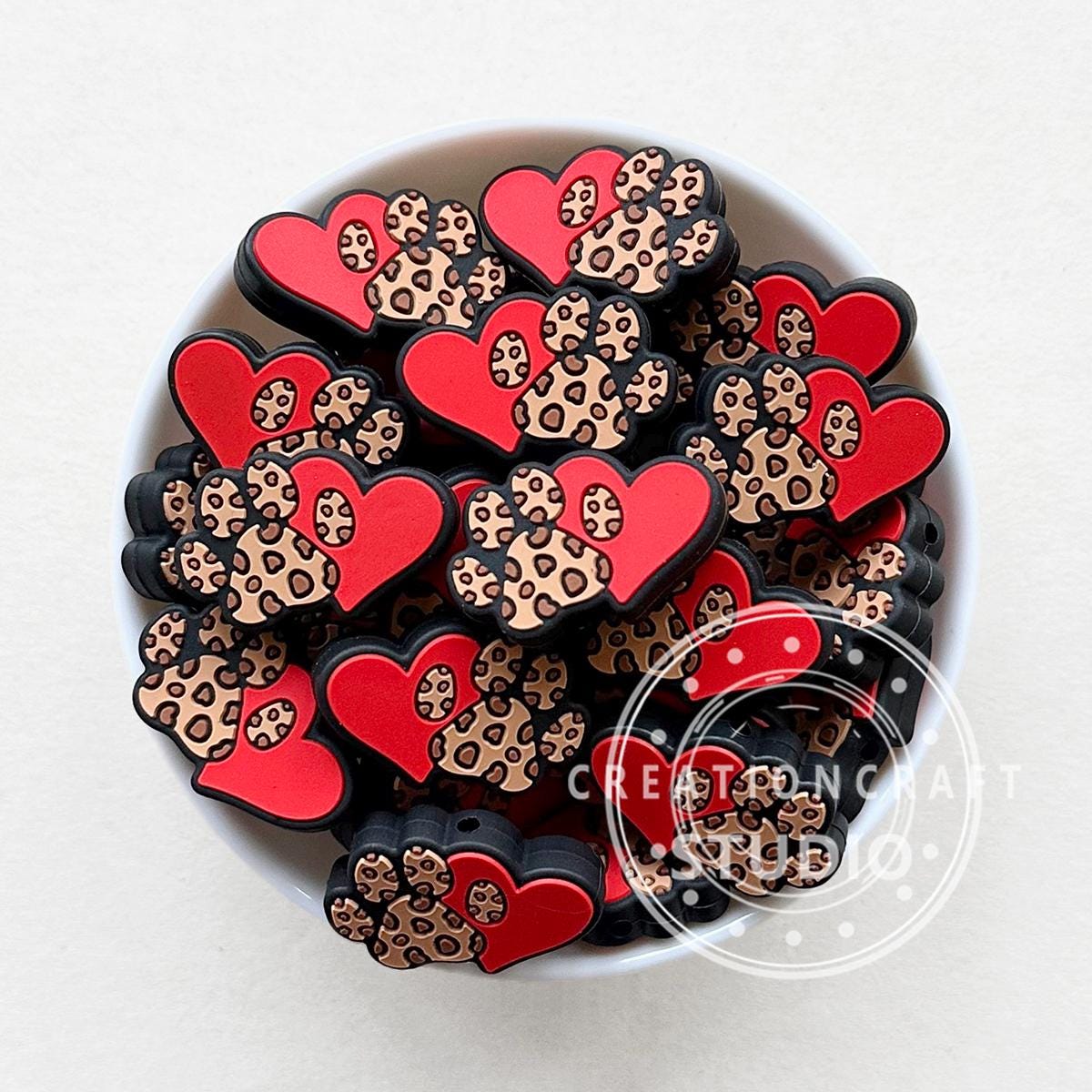 Perline a forma di zampa di leopardo a forma di cuore, perline decorative, perline all'ingrosso, perline decorative in silicone a forma di zampa d'amo