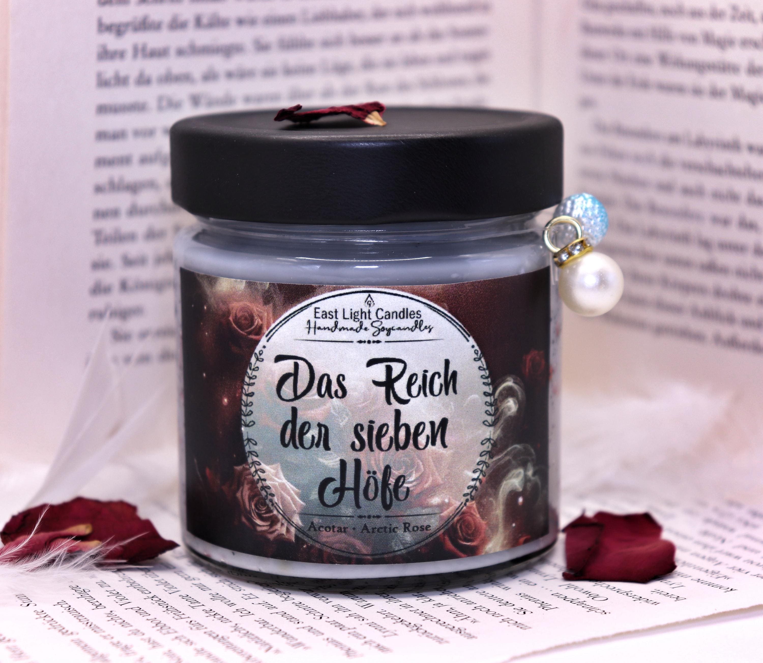 "Candela \"Una corte di spine e rose\" | Candela a forma di libro | Candela profumata fatta a mano in cera di soia | Candela vegana personalizzata |"