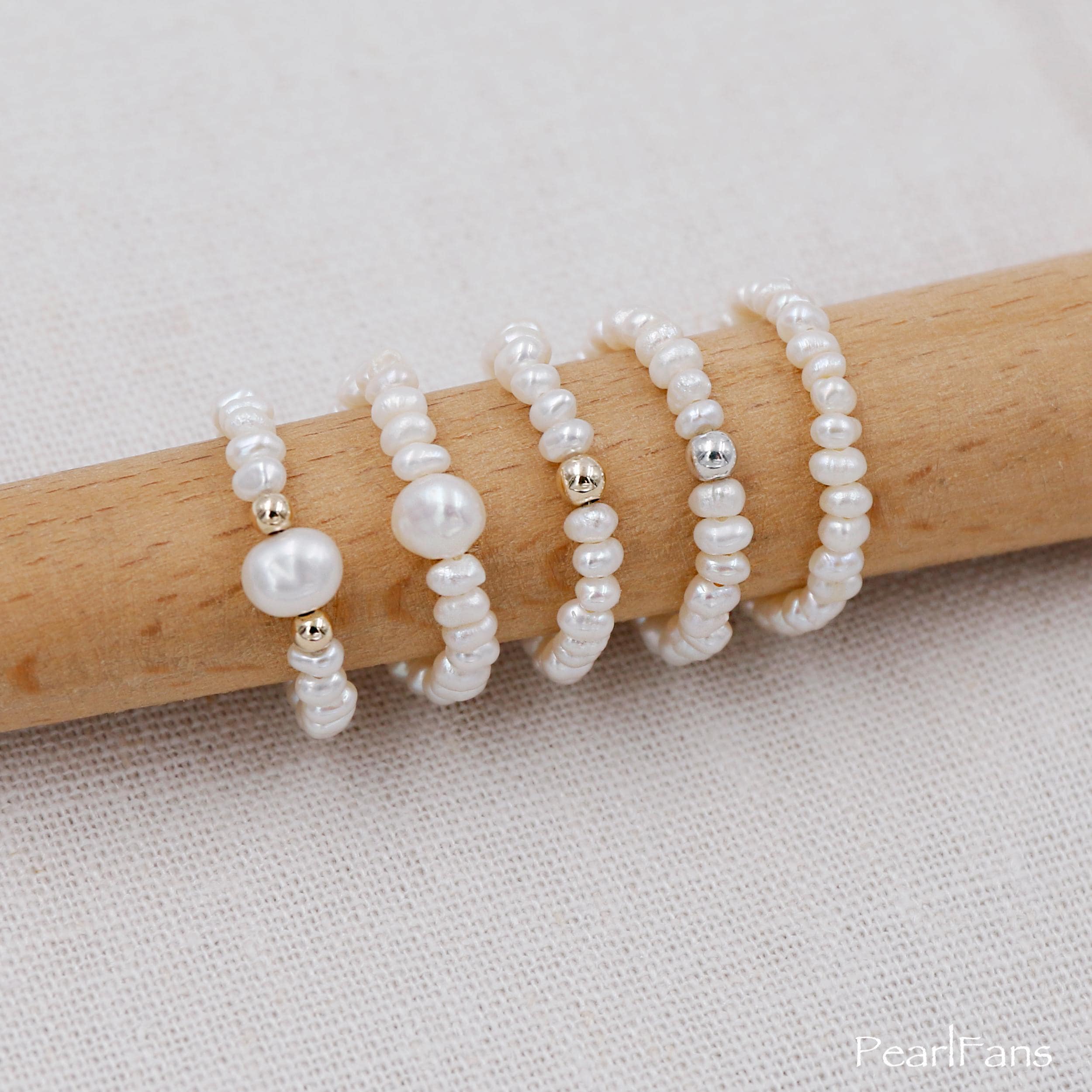 Anello con perla bianca, anello con piccola perla di patata, anello fatto a mano con autentica perla d'acqua dolce coltivata, anello delicato con piet