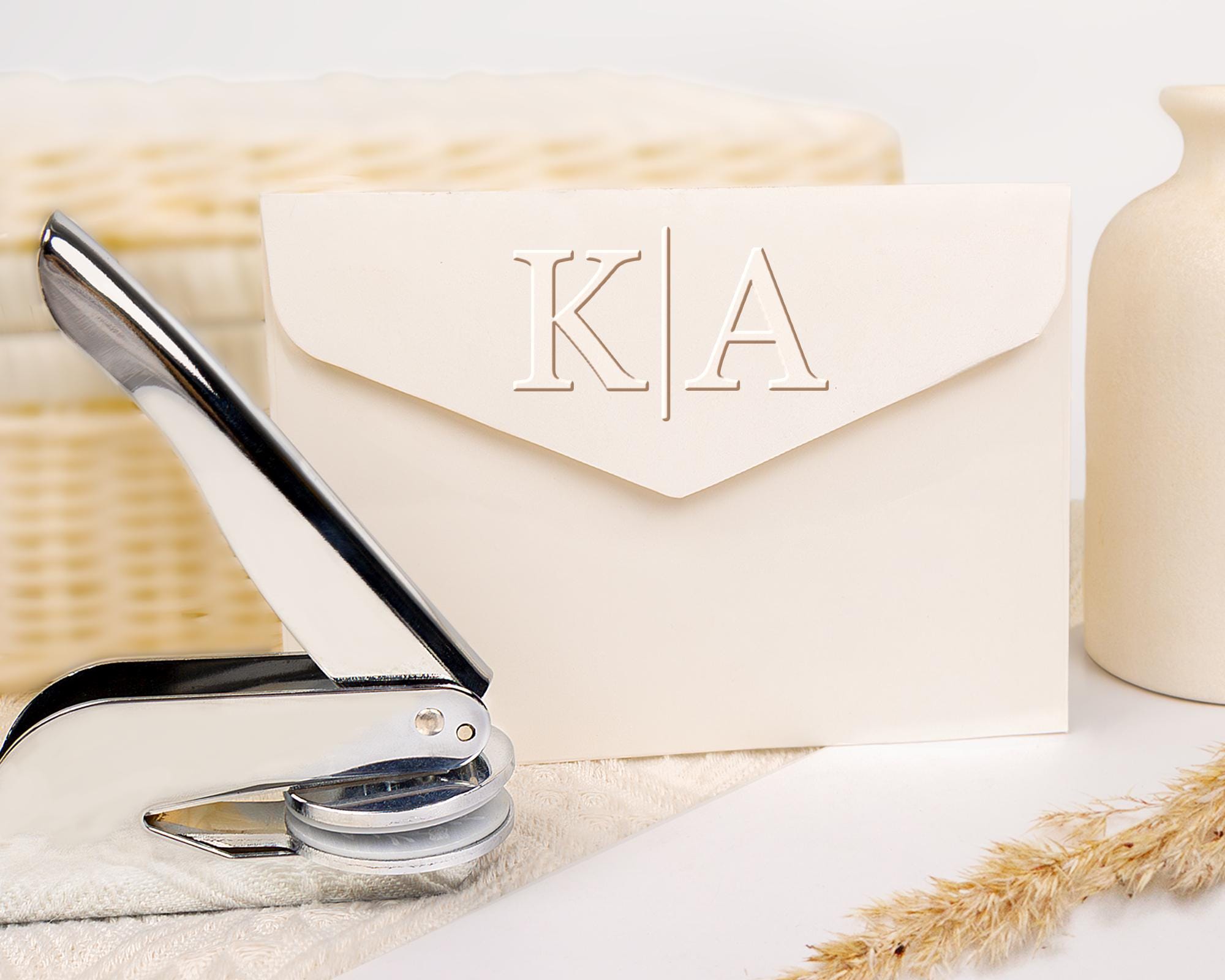 Timbro goffratore per matrimonio personalizzato, timbro goffratore monogramma personalizzato, timbro goffratore iniziali personalizzate, timbro goffra