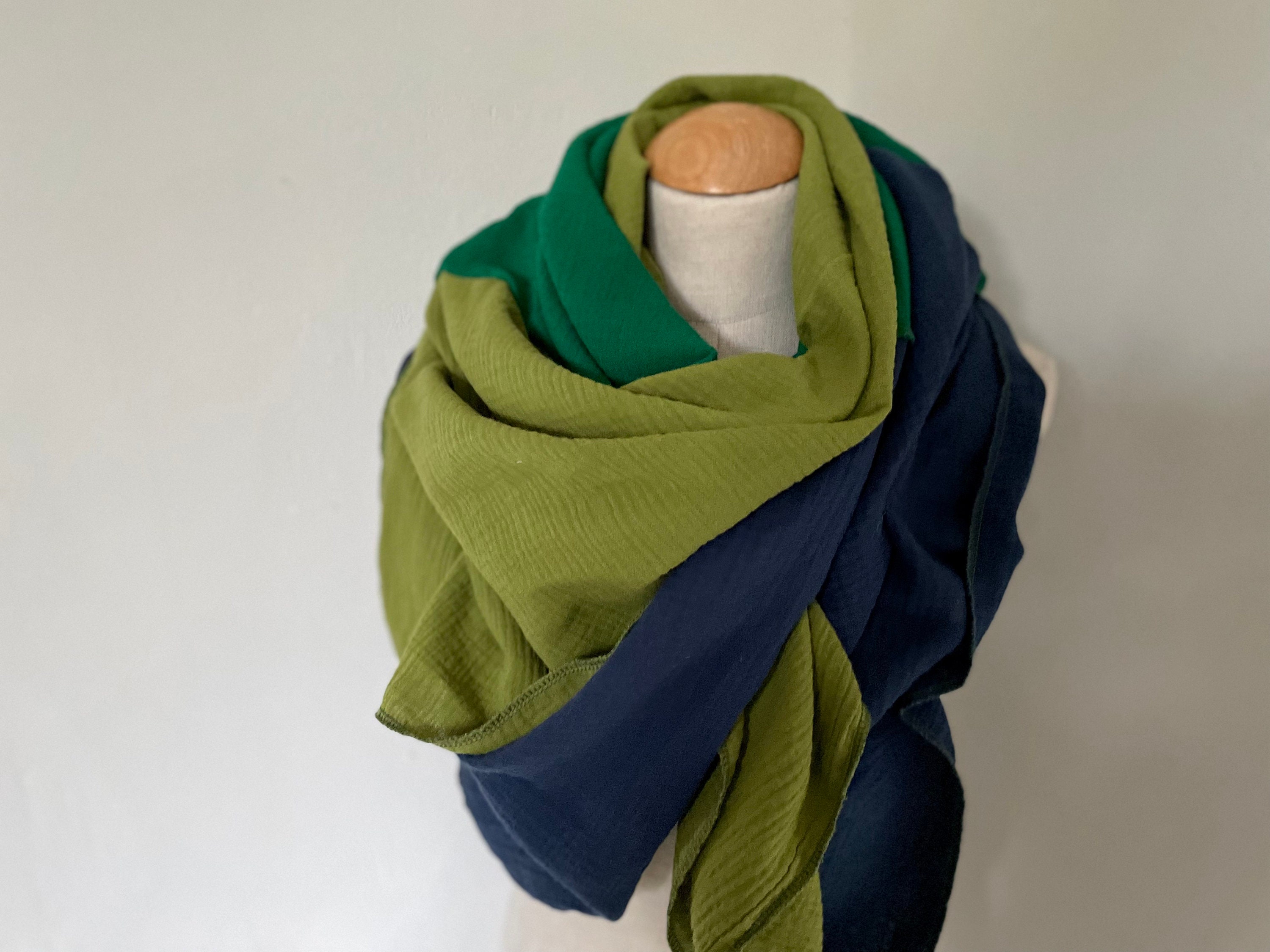 Sciarpa in mussola XXL, sciarpa avvolgente, sciarpa triangolare, sciarpa verde blu navy, sciarpa in cotone oliva kiwi, stola, sciarpa estiva, sciarpa