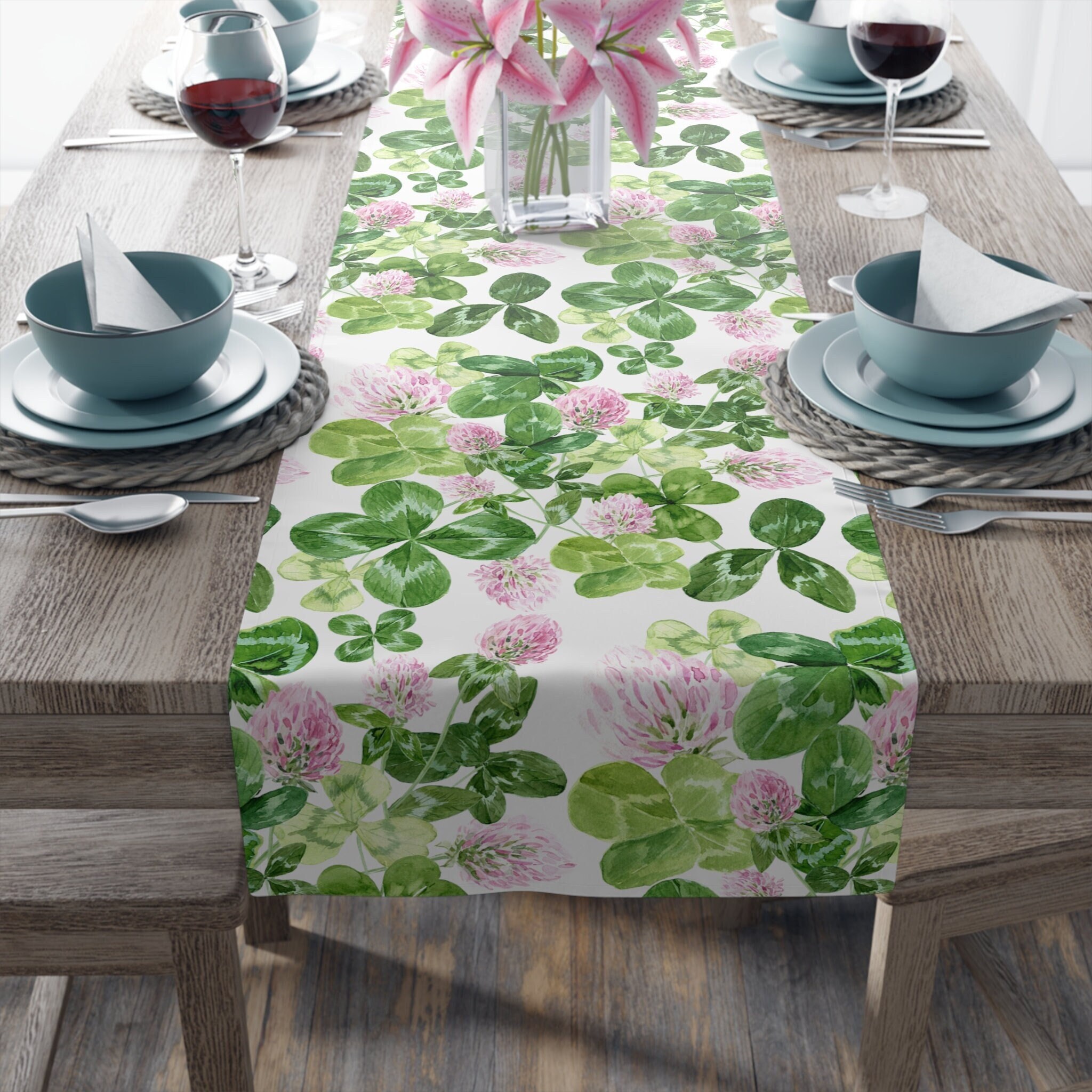 Runner da tavolo primaverile con trifoglio rosa, decorazioni per la casa del giorno di San Patrizio, runner da tavolo floreale trifoglio, decorazioni