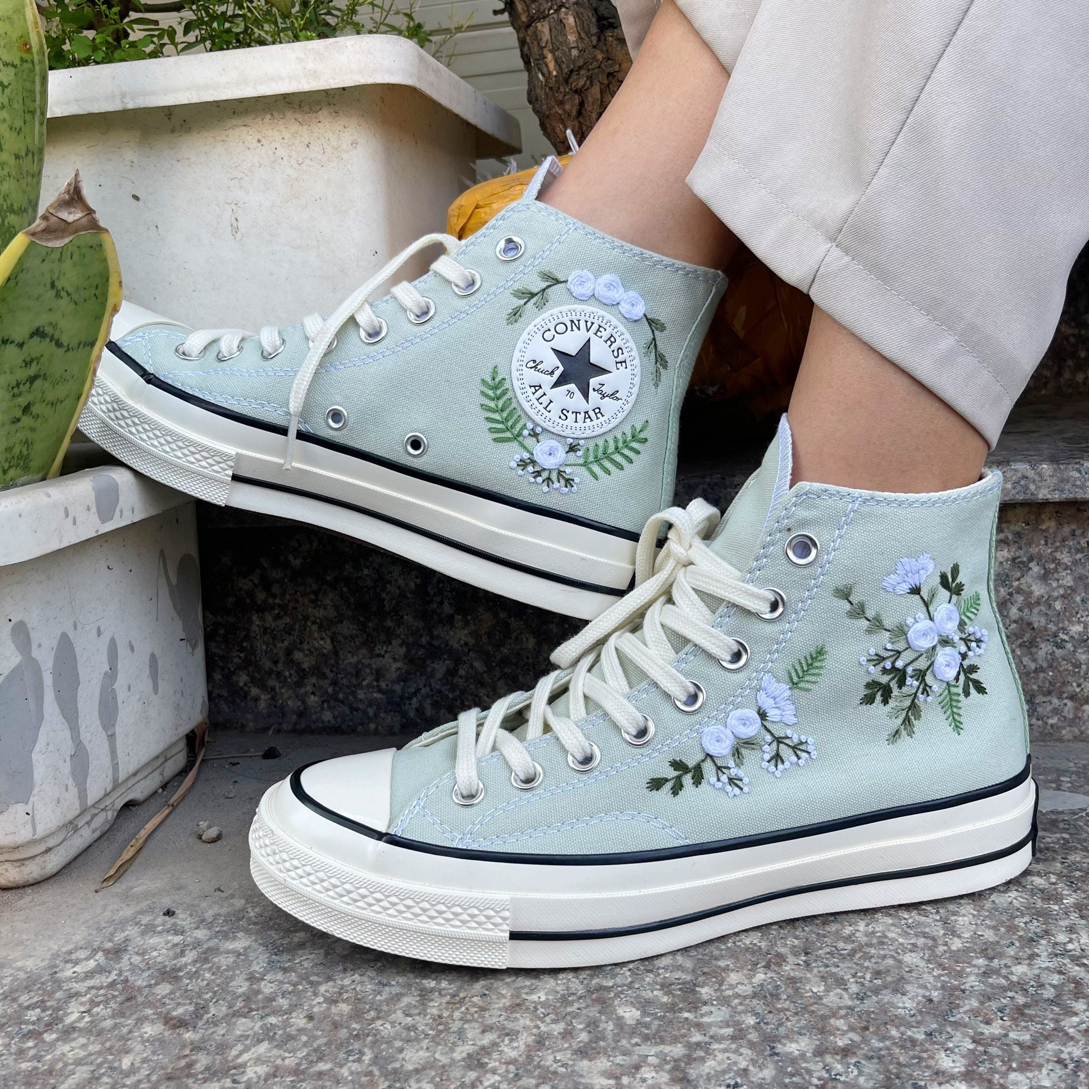 Converse ricamate/Converse da sposa/Converse personalizzate con ricamo floreale/Converse personalizzate Chuck Taylor anni '70 con ricamo logo/Converse