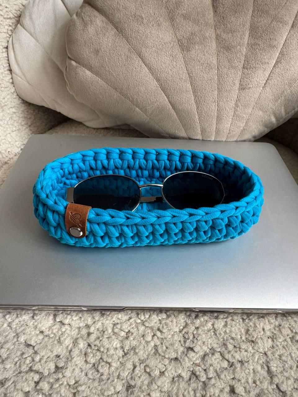 Organizer da comodino intrecciato Boho, portaocchiali verticale, portaocchiali, cestino fatto a mano, vassoio portaoggetti all'uncinetto