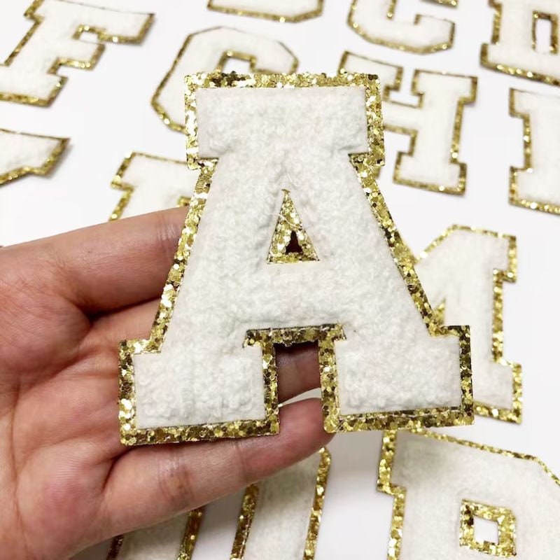 Toppa termoadesiva con lettere bianche in ciniglia da 3,1 pollici, toppa con lettere glitterate dorate, toppe ricamate con lettere applicate, toppe fa