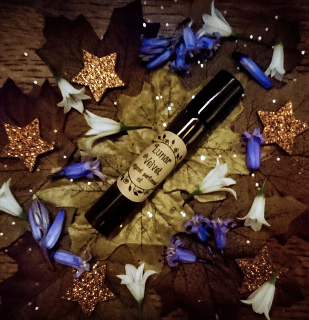 Olio profumato originale Lunar Velvet - Collezione Primavera Estate, fragranza roll-on - Miscela di oli vegani fruttati con fico, ribes nero, vaniglia