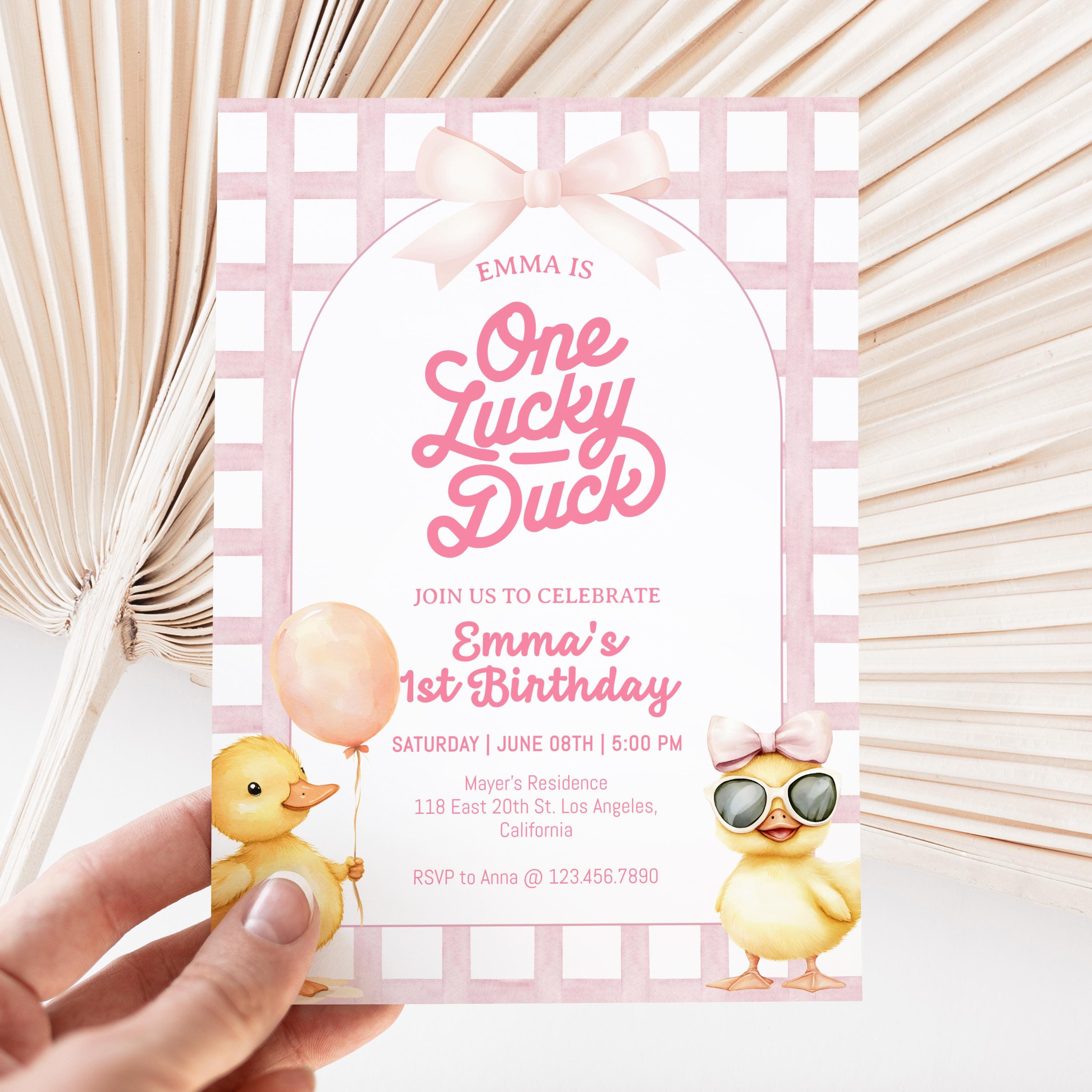 "Invito di compleanno \"One Lucky Duck\", invito modificabile per il primo compleanno \"One Lucky Duck\", tema compleanno \"Yellow Duck\", invito per bambina"