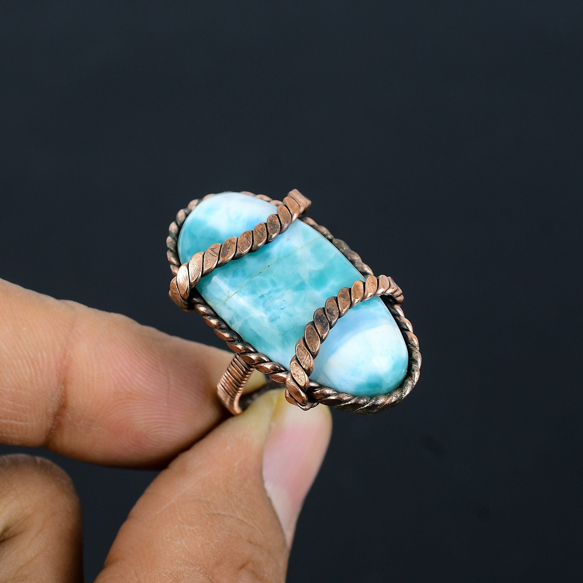 Anello in Larimar, anello avvolto in filo di rame, anello in rame, anello con pietra preziosa Larimar, gioielli fatti a mano, gioielli in rame, anello