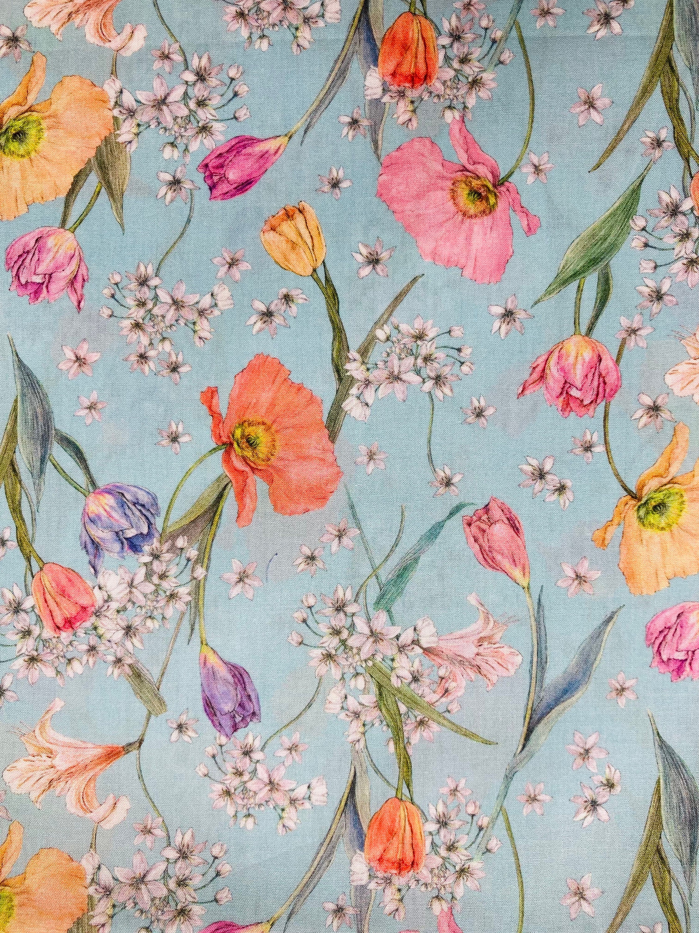 "Un grazioso tessuto Liberty Tana Lawn 13 x 9\" blu e rosa \"Spring Blooms\""