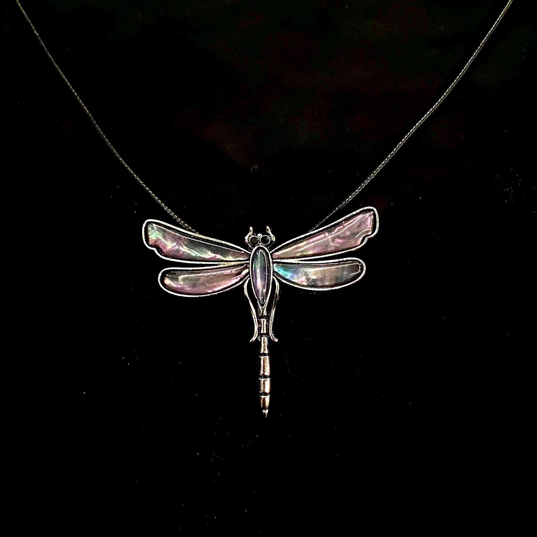 Collana con libellula, libellula in abalone, libellula argentata, libellula rosa, collana con insetto, ciondolo a libellula, libellula viola,