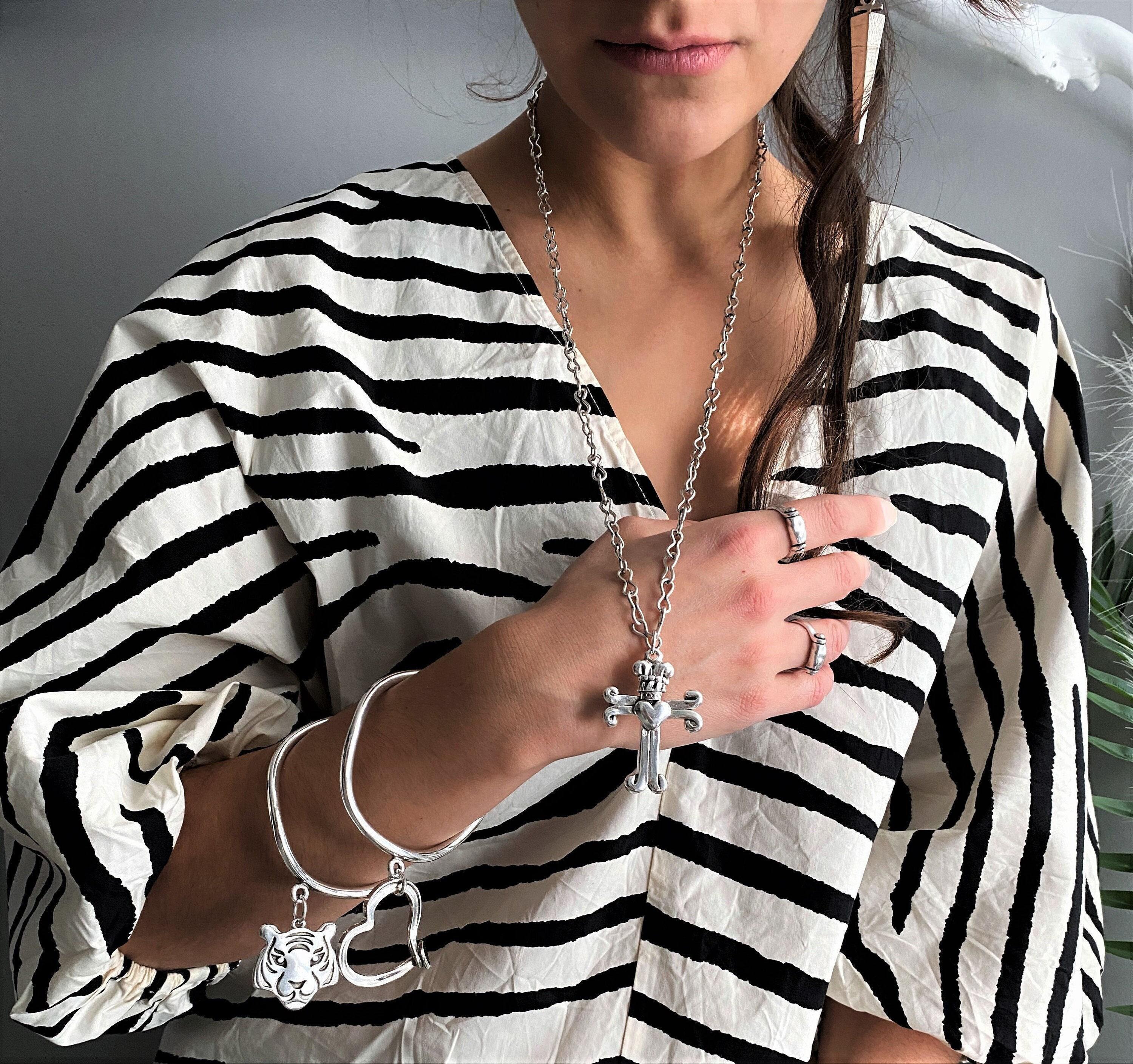 Collana con grande croce in argento, ciondolo a catena con croce grande in argento, collana con croce a cuore stile rock, ciondolo a croce audace, cio