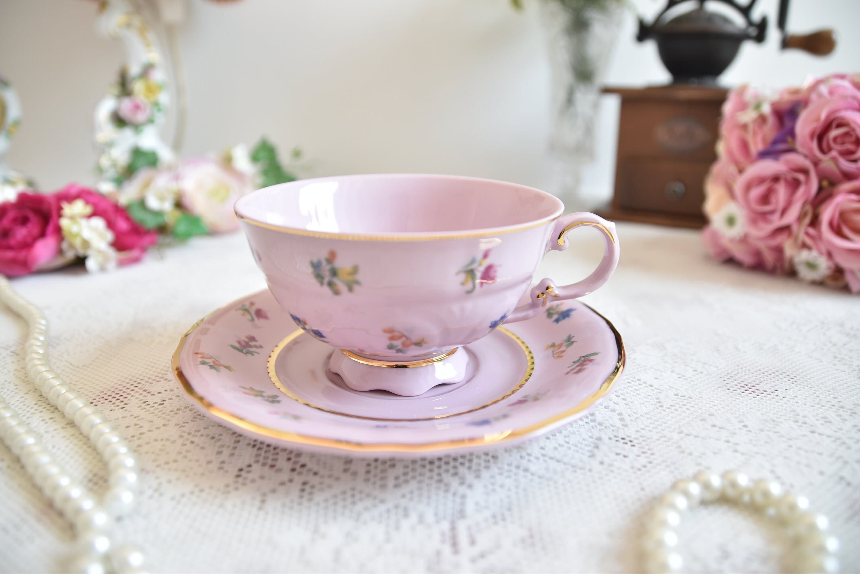 Tazze da tè e piattini in porcellana rosa con fiori colorati, tazza da tè e piattino rosa vintage, graziose tazze da tè e piattini, regalo vintage per